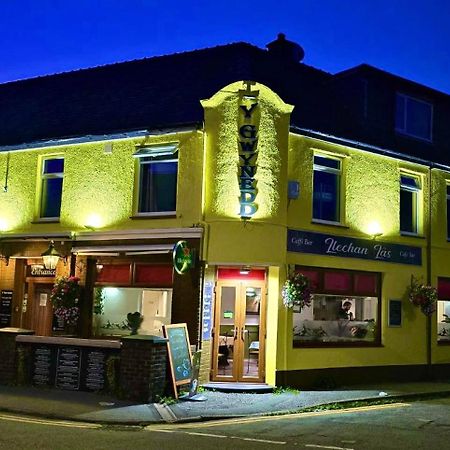 Y Gwynedd Inn ลานเบอริส ภายนอก รูปภาพ