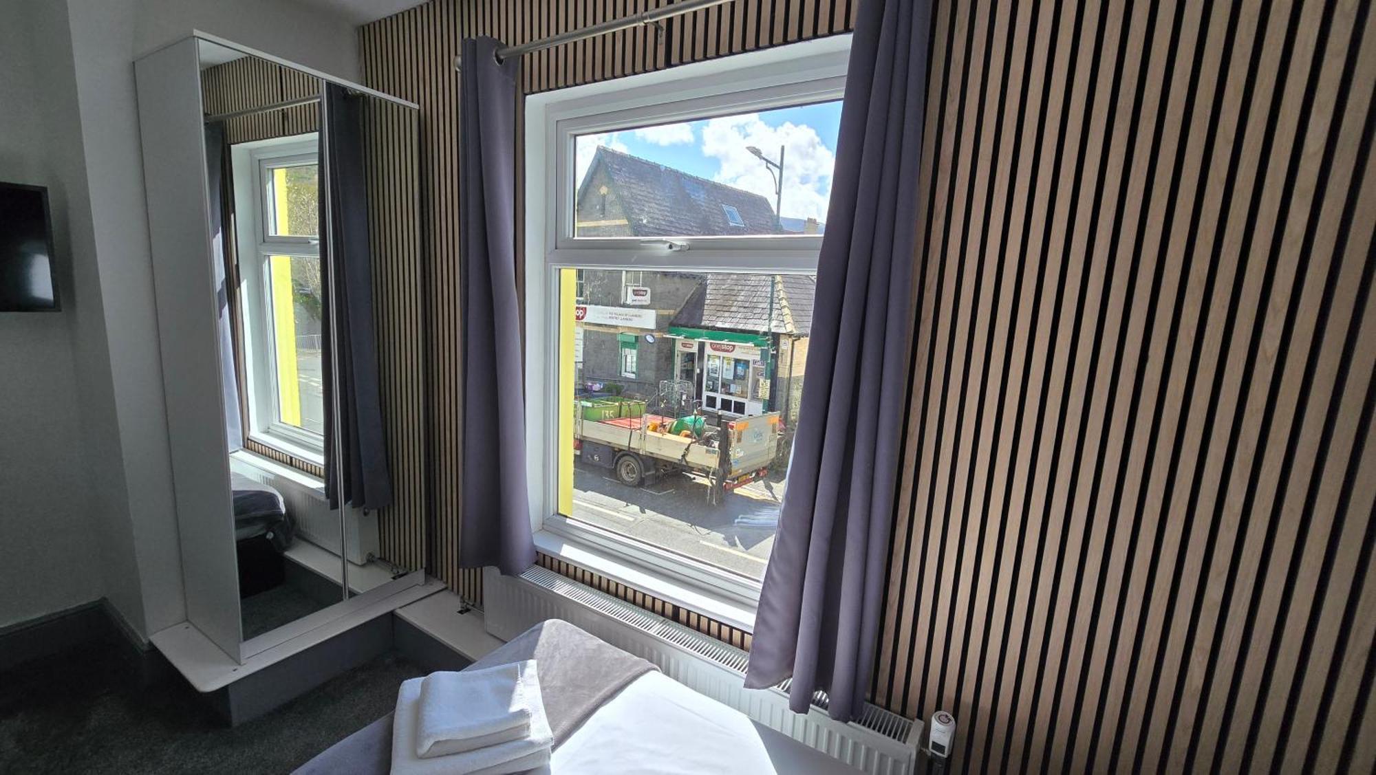 Y Gwynedd Inn ลานเบอริส ภายนอก รูปภาพ