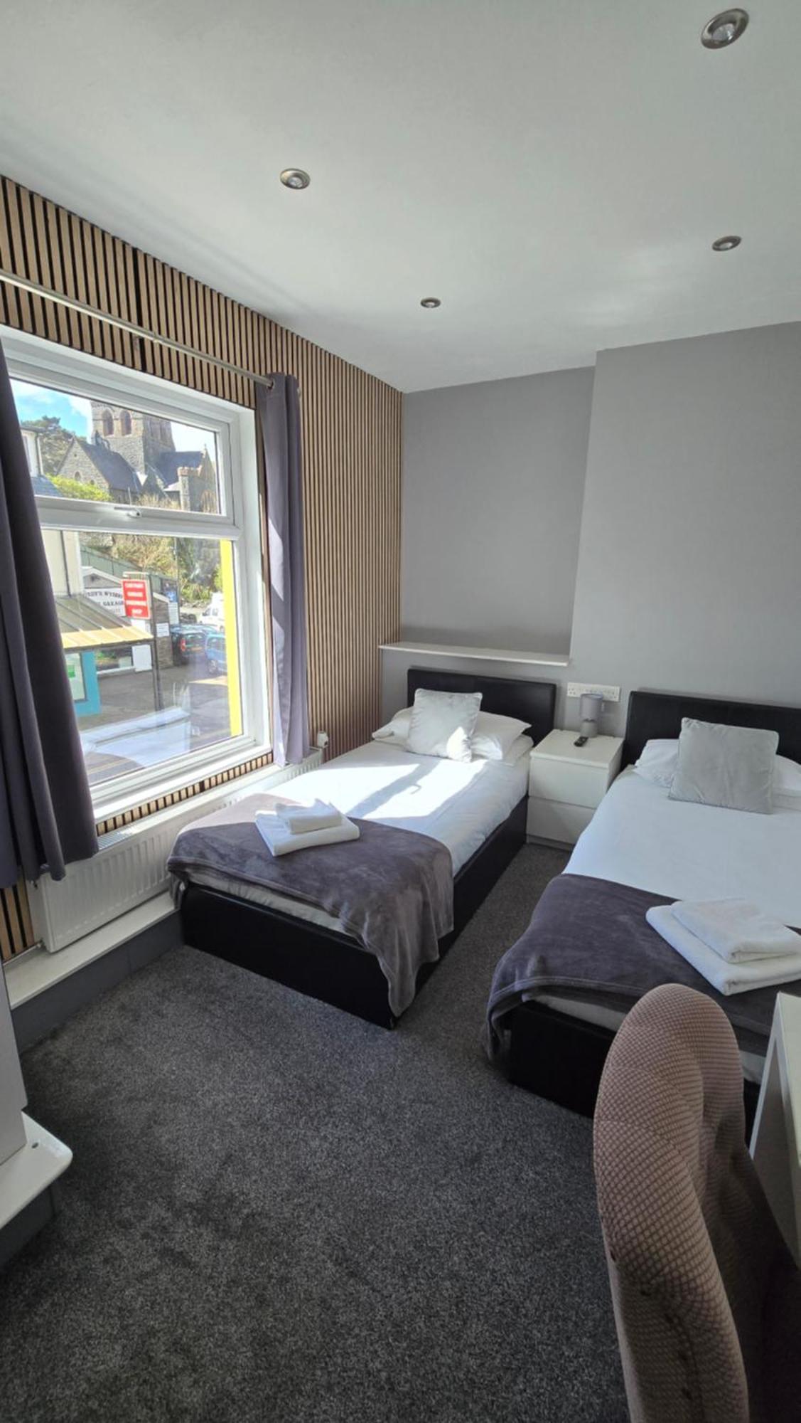 Y Gwynedd Inn ลานเบอริส ภายนอก รูปภาพ
