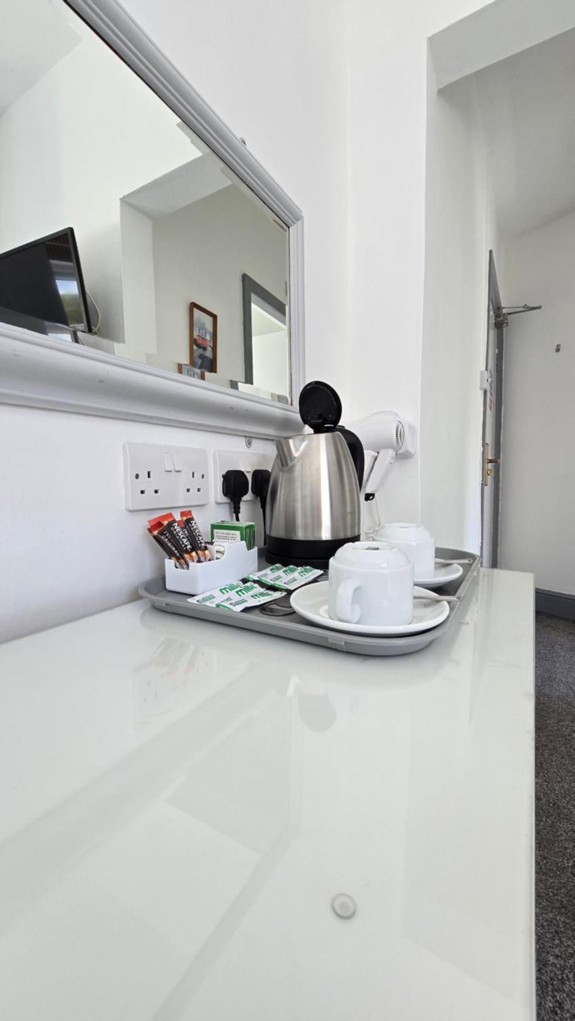 Y Gwynedd Inn ลานเบอริส ภายนอก รูปภาพ