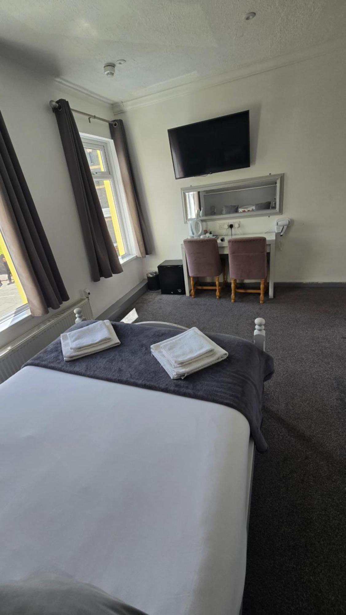 Y Gwynedd Inn ลานเบอริส ภายนอก รูปภาพ